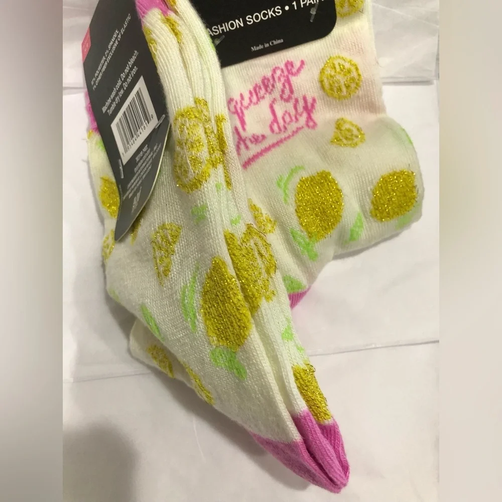2pairs lemon print squeeze the day‎ cream & pink printed socks
